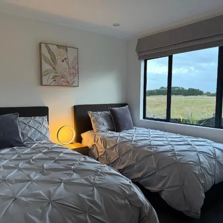 Protea Cottage. Relax-Explore-Work. 3km to Town. Отели в г. Мастертон