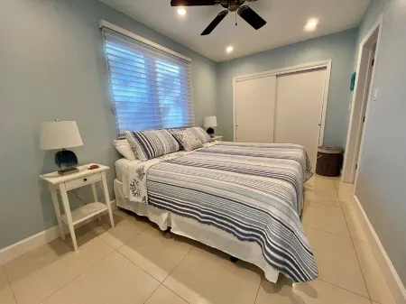 NO BIG TING - Beautiful Oceanfront Beach House, Snorkel Paradise w/ Private Pool Отели в г. Север Сайд