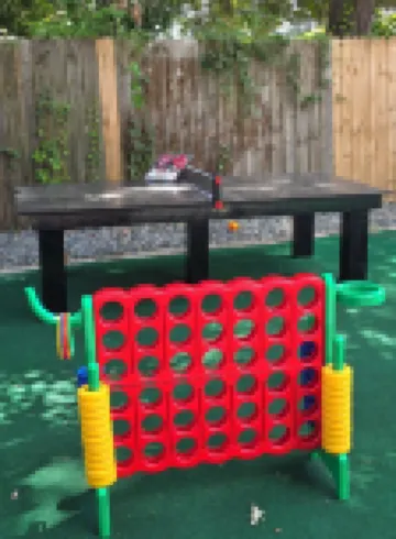 4-bedroom house in charming Savannah with a feel of new fun. Getaway to Paradise