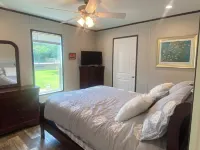 New Cozy 1 Bedroom/Bath Place Only 5 Minutes to Granbury’s Historic Square/Lake