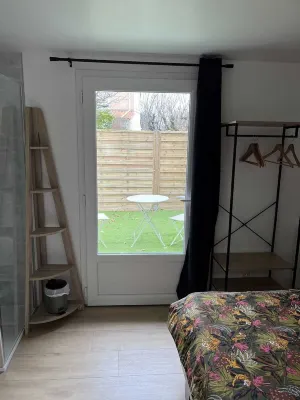 Apartment 32 m2 Hotels near solidaire Garden