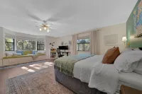 Family & Dog friendly Fenced 5Acr: Pool Table, Playground, Firepit, BBQ, Starlnk