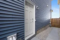 Modern & Cozy 1 Bedroom Suite in SouthWest Calgary - Free Parking + Fast Wifi