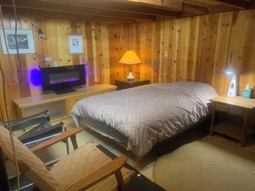 Historical 2 story private 3 bedrooms ranch cabin in Colfax on 14 acres