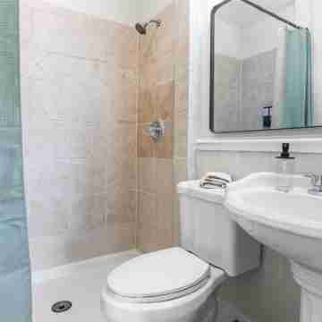 Stylish Historic Cottage 5 Min Walk to Downtown Mobile Rooms