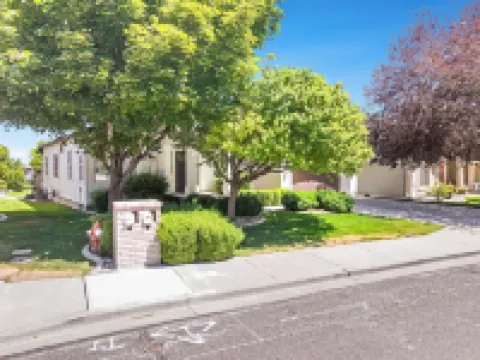 Luxury Home near Canyon; HOT TUB