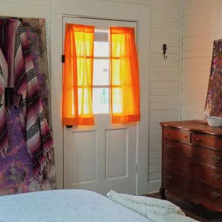 Downtown -All Shook Up Bungalow -Heart Break Hotel 2br/1b