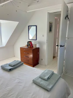 Ravissante Maison typique de pêcheur à 800 m des plages et du port de pêche Hotels in Plobannalec-Lesconil