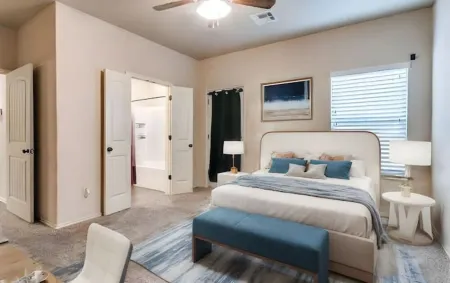 Hudson Central Haven w/King Beds Отели в г. Мур