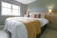 Luxury 2 bed Ground Floor apartment in a quiet location close to Royal Troon GC. Hotel a Troon