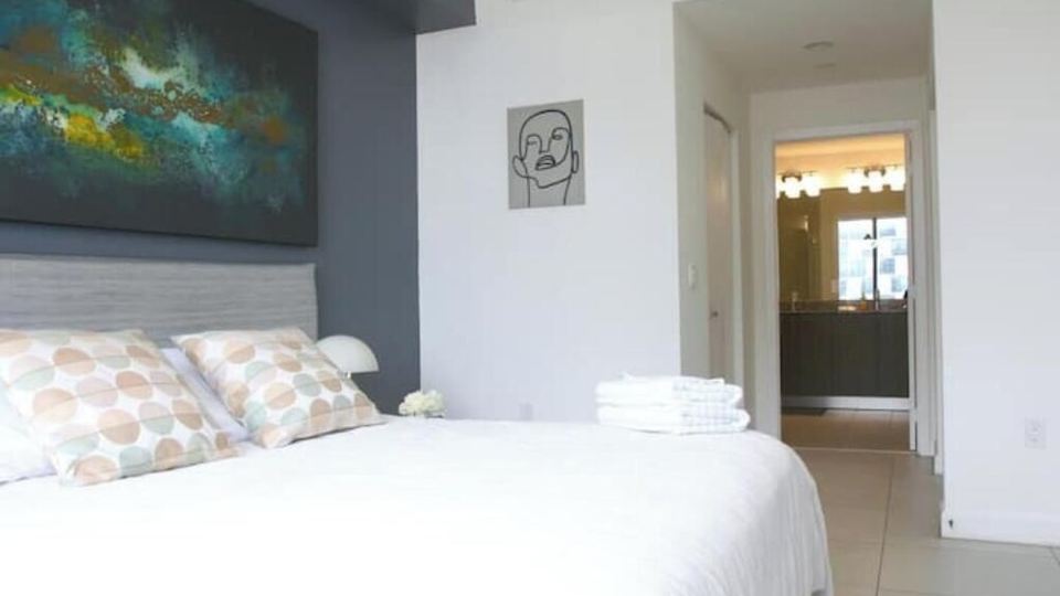 Modern Apartment in DownT Doral