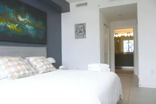 Modern Apartment in DownT Doral