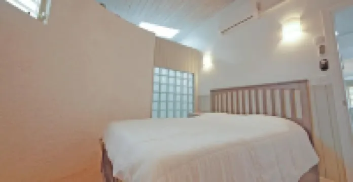 Beautiful 2-bd condo w/ views walking distance to beach in amazing Christiansted のホテル