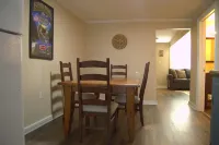 Cozy, centrally located, 1-bedroom house in Houma! On the Bayouside Hotels in Bayou Cane