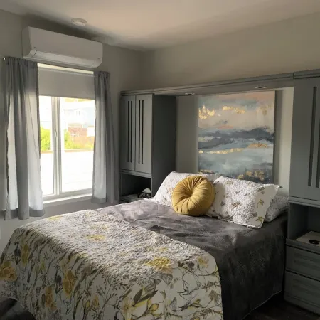 Fully appointed 2 bedroom carriage house in beautiful Penticton! Winter Rates!