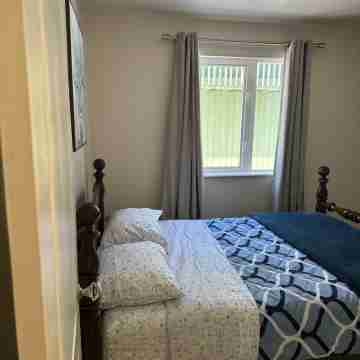 A Cozy 3-bedroom, centrally located in peaceful Fairbanks with WiFi Rooms