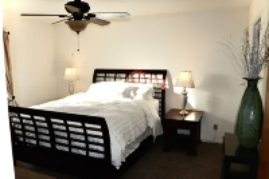 3-bedroom house, beautiful sunset, in Yokuts Valley with WiFi, AC. Pet-Friendly Hotels in Squaw Valley