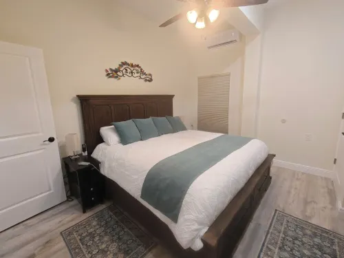 Wise Owl Retreat, a beautiful suite amongst towering oaks, on the River.