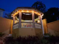 Cheerful 2-3 bedroom in Mandeville Manchester. Hotels in Mandeville