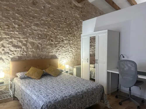 Village house that invites you to disconnect. 2 min from via verde and the Ebro river.