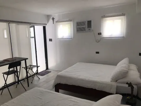 One Bedroom Spanish Villa in Calatagan Batangas with Beach Access Private Road Отели в г. Калатаган
