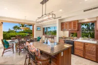 Elegant Hillside Villa with Ocean Views - Luxurious Hawaiian Retreat