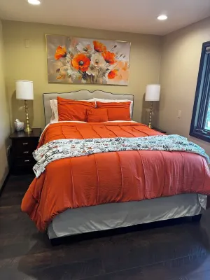 Beautiful sunsets from the Lakeside Suite, deck on Longmere Lake, Soldotna AK 스털링 호텔