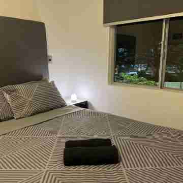 5 minutes from the beach and pool Rooms