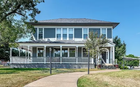 Massive 6 Bedroom Downtown Home