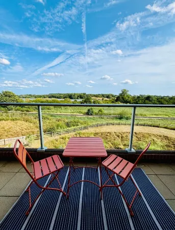Riverside Haven in Woodbridge | Private Balcony Отели в г. Вудбридж
