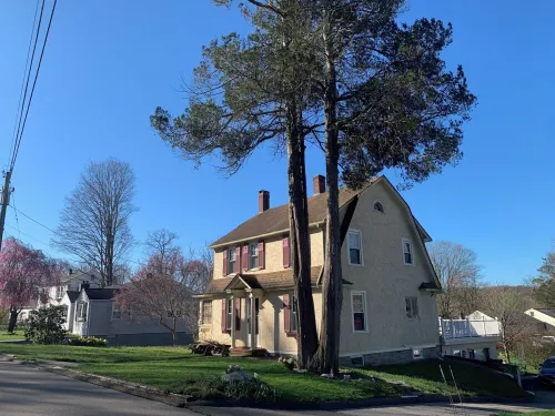 Charming 1-bedrm unit with WiFi, AC in quaint Deep River- “Queen of the Valley” Hotels in Deep River