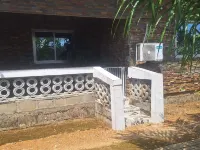 Charming 2-bedroom house with WiFi, AC in nice Marshall Hwy Hotels in Mambah-Kaba