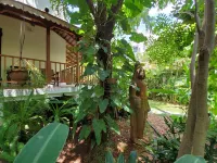 Private apartment in a restored cottage of a family estate with pool Các khách sạn ở 