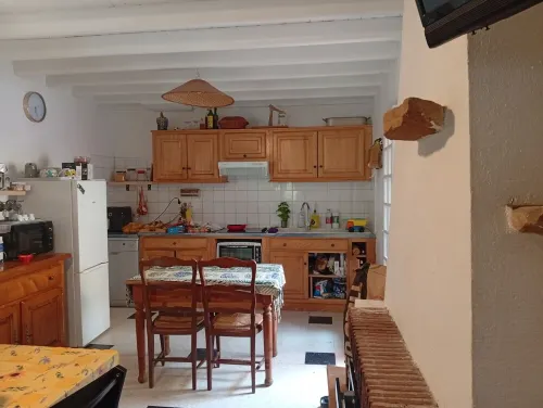 Character house, large outdoor space with trees, 1 minute walk from the seafront