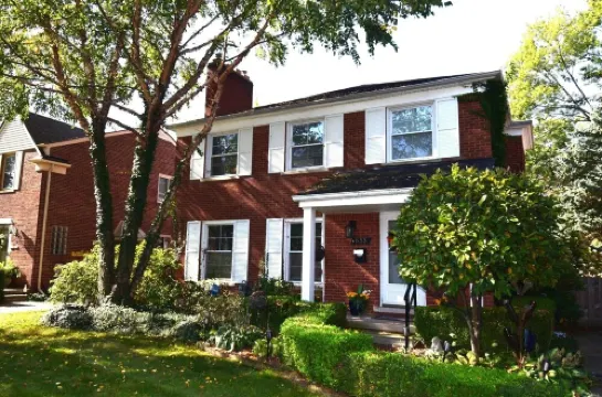 Charming 3-bedroom apartment in serene Grosse Pointe Park, close to lake