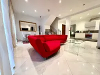 Three-story air-conditioned villa with private garden and parking space Hotels in Guidonia Montecelio