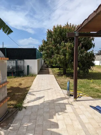 Single-storey villa,sea view,AC,WIFI,garden,barbecue,terraces, 2mn from beach Отели рядом с достопримечательностью «Quinta do vale»