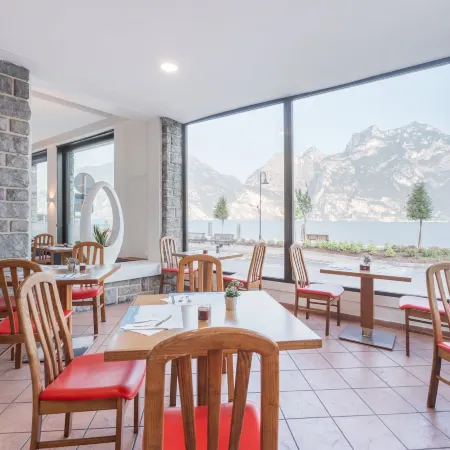 Lake Hotel Ifigenia