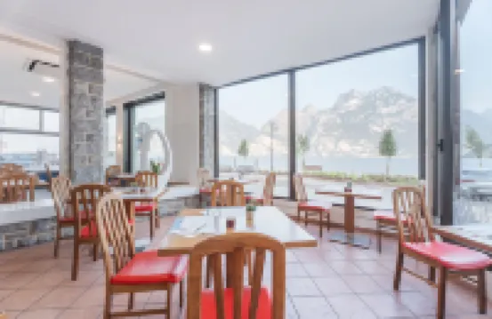 레이크 호텔 이피제니아