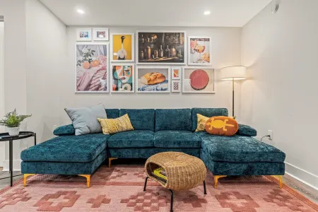 Therapeutic 2 King Bedroom Apartment in Downtown Conshohocken