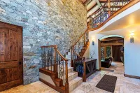 5 Bedroom Mountain Luxury Estate wIndoor Pool 5 acres