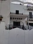 Casa Adosada con Piscina Comunitaria y Jardín a 5 Minutos en Coche de las Playas