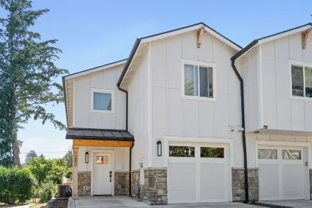 Charming 3-bedroom house with AC, WiFi in Salem