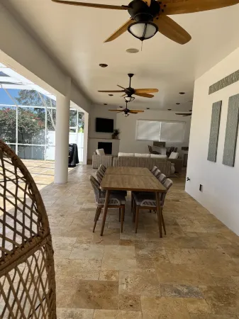 Pool house close to beaches, restaurants and amusement park