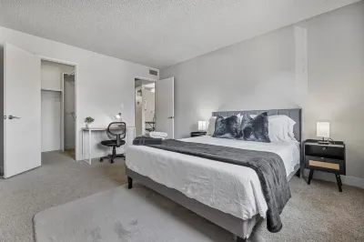 1Br - Gym - Pool - Great for Mid/Long Stays Hotels in 