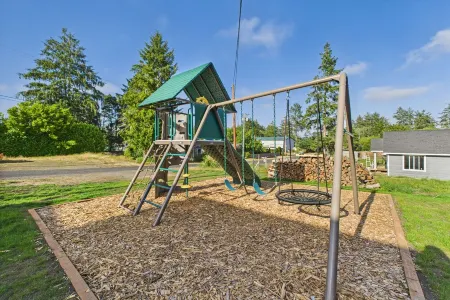 Playground/Hot Tub/Pets OK ~ Remodeled Retreat for 9