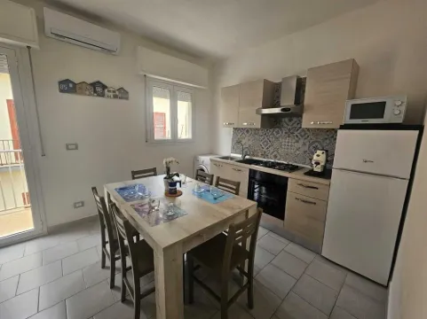 Newly renovated apartment, 50 meters from the beaches, in the city center