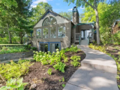 Villa de Lago Hotels in Coon Rapids