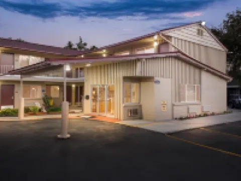 Days Inn by Wyndham Elko Hotels in Elko