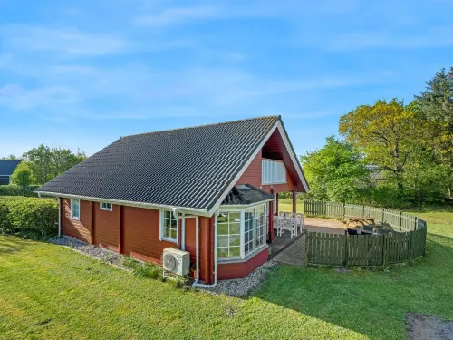 "Liam" - 800m to the Fjord Hotels in Tarm